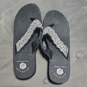 Yellow Box Elegant Black Sandals with Rhinestones